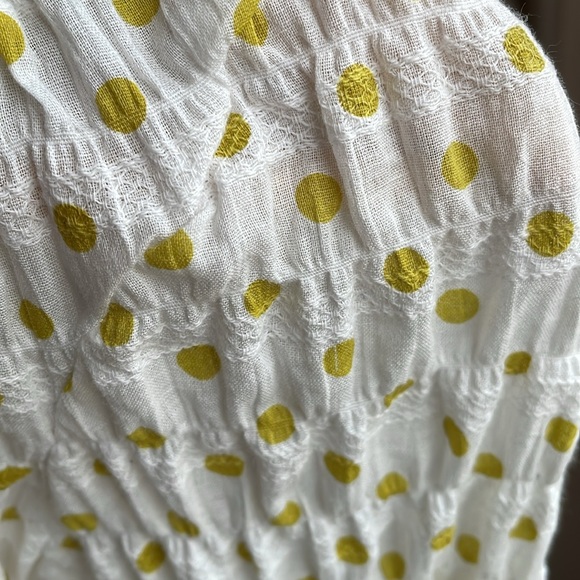 Feminine polkadot ruched crop top. - Picture 7 of 7